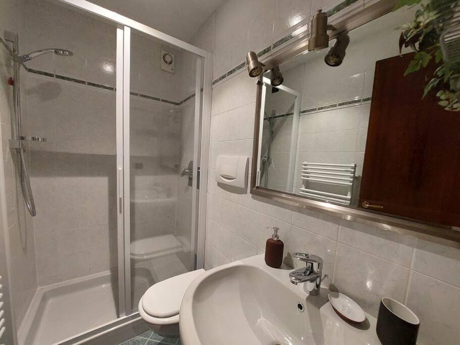 Ferienwohnung Lungarno 32 With Private Parking Florenz Exterior foto