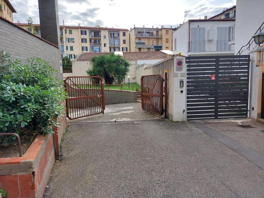 Ferienwohnung Lungarno 32 With Private Parking Florenz Exterior foto
