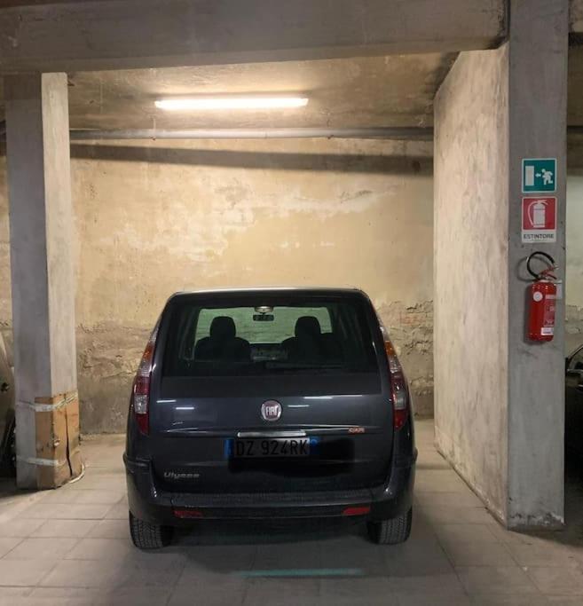 Ferienwohnung Lungarno 32 With Private Parking Florenz Exterior foto