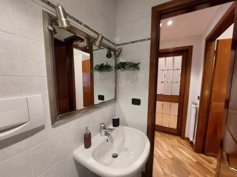 Ferienwohnung Lungarno 32 With Private Parking Florenz Exterior foto
